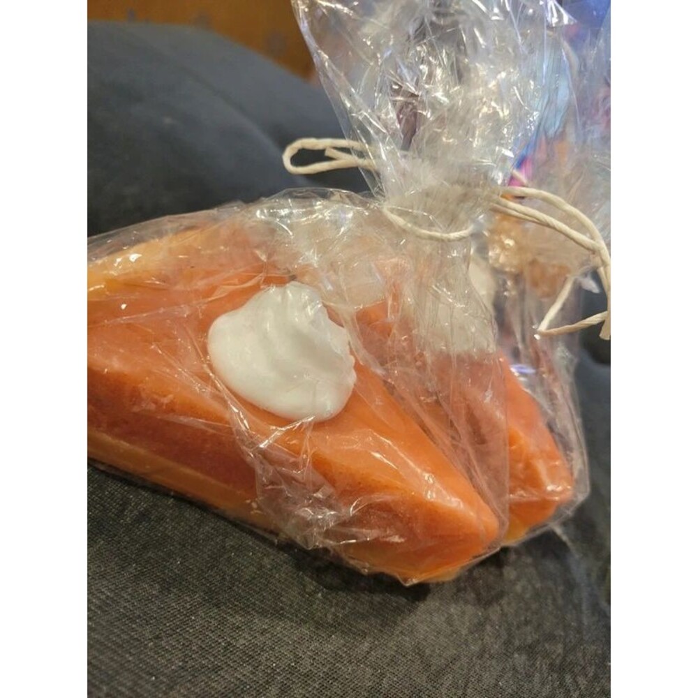 Two pumpkin candles unscented